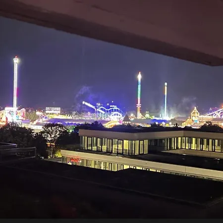 Oktoberfest View Balcony Apartment